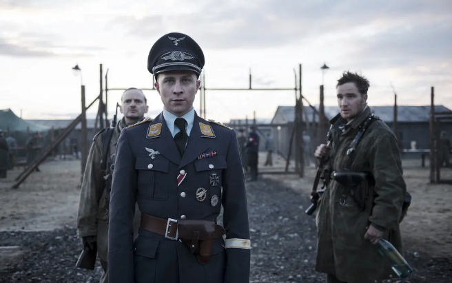 战争电影《冒牌上尉》解说文案