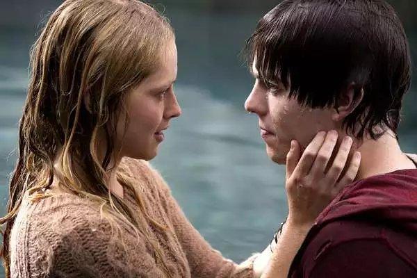 《温暖的尸体》电影解说文案