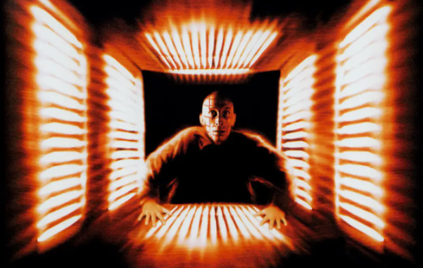 科幻悬疑电影《心慌方》解说文案