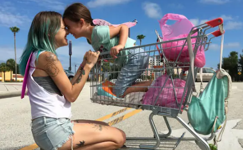 剧情电影《佛罗里达乐园》影评 解说素材 观后感