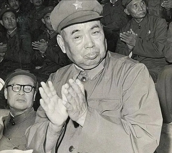 许世友嗜酒如命，退休后工资缩减没钱买茅台，工作人员想妙招解决