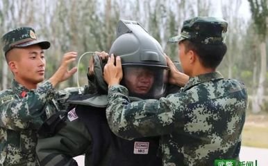 《生死排爆》电影解说文案