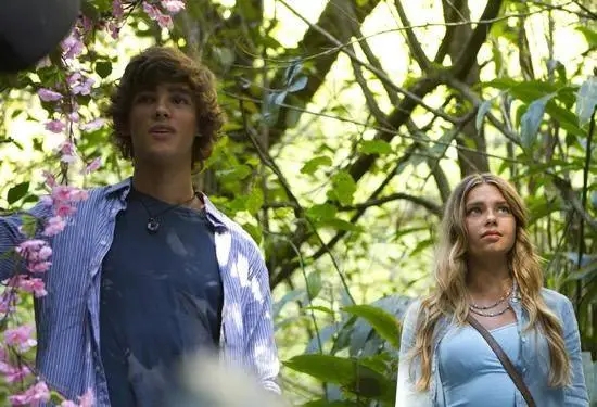 《蓝色珊瑚礁：觉醒》电影解说文案