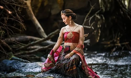 电影《三面娜迦2》解说文案